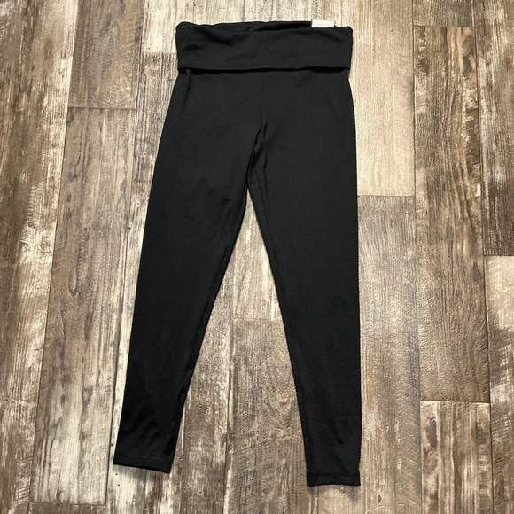 PINK Victoria Secrets Cropped Leggings Size 6 - Picture 1 of 9